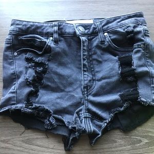 RSQ SIZE 5 DISTRESSED BLACK DENIM SHORTS